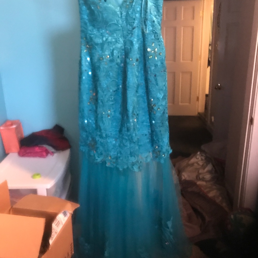 Dress - Picture 3 of 6